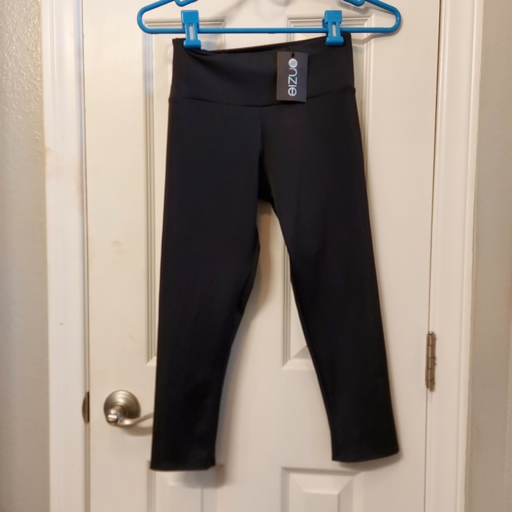 Onzie capri pants nwt